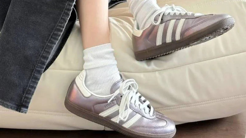 Tênis Adidas Samba OG Feminino "Supplier Colour Off White Gum" Metálico - JI4219