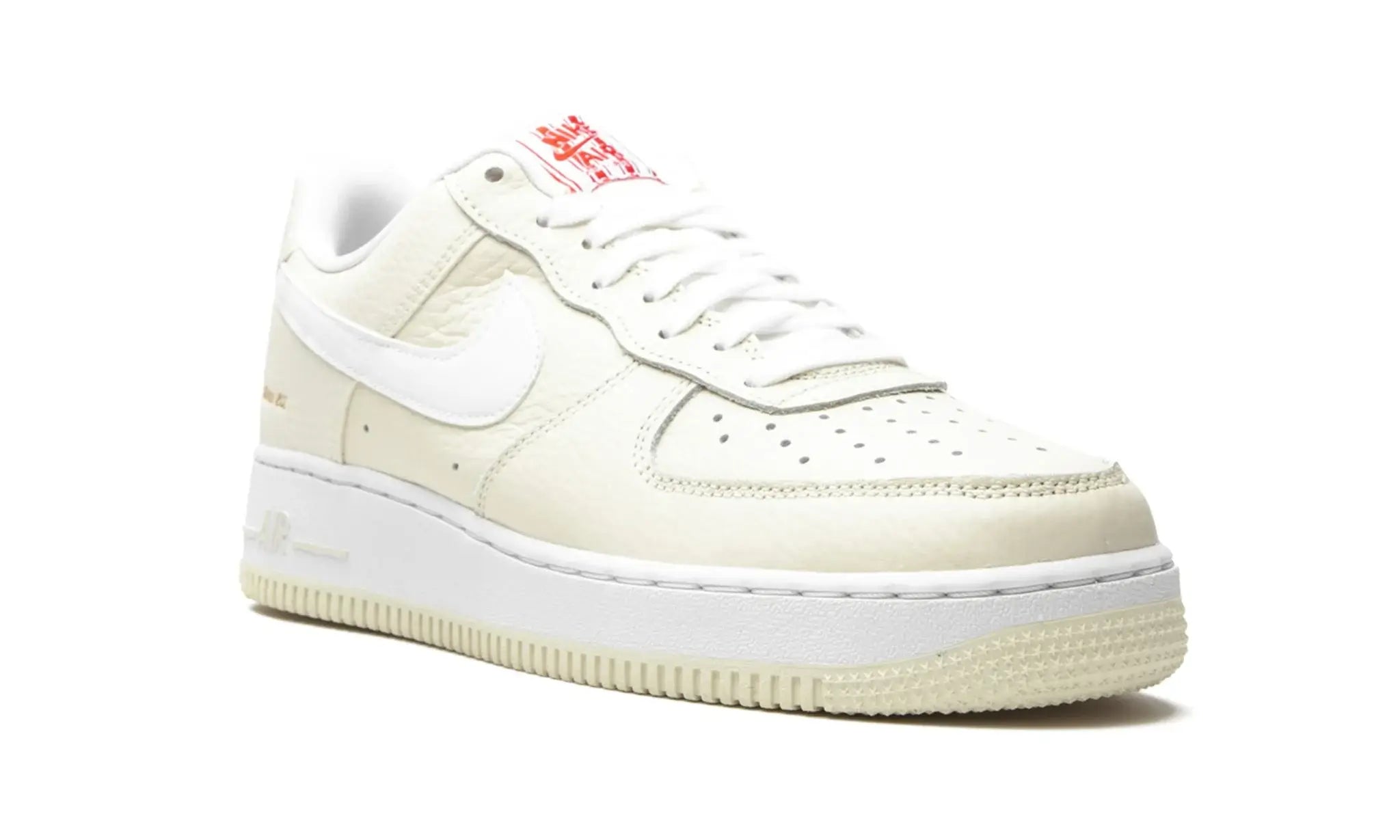 Tênis Air Force 1 Luxe "Popcorn" - CW2919-100