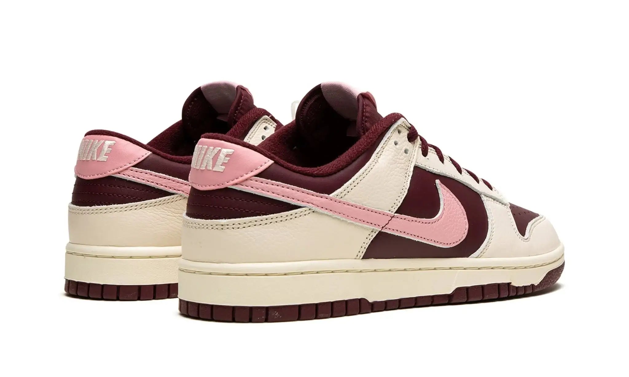 Tênis Nike Dunk Low Feminino "Valentine's Day" Bordô - DR9705-100