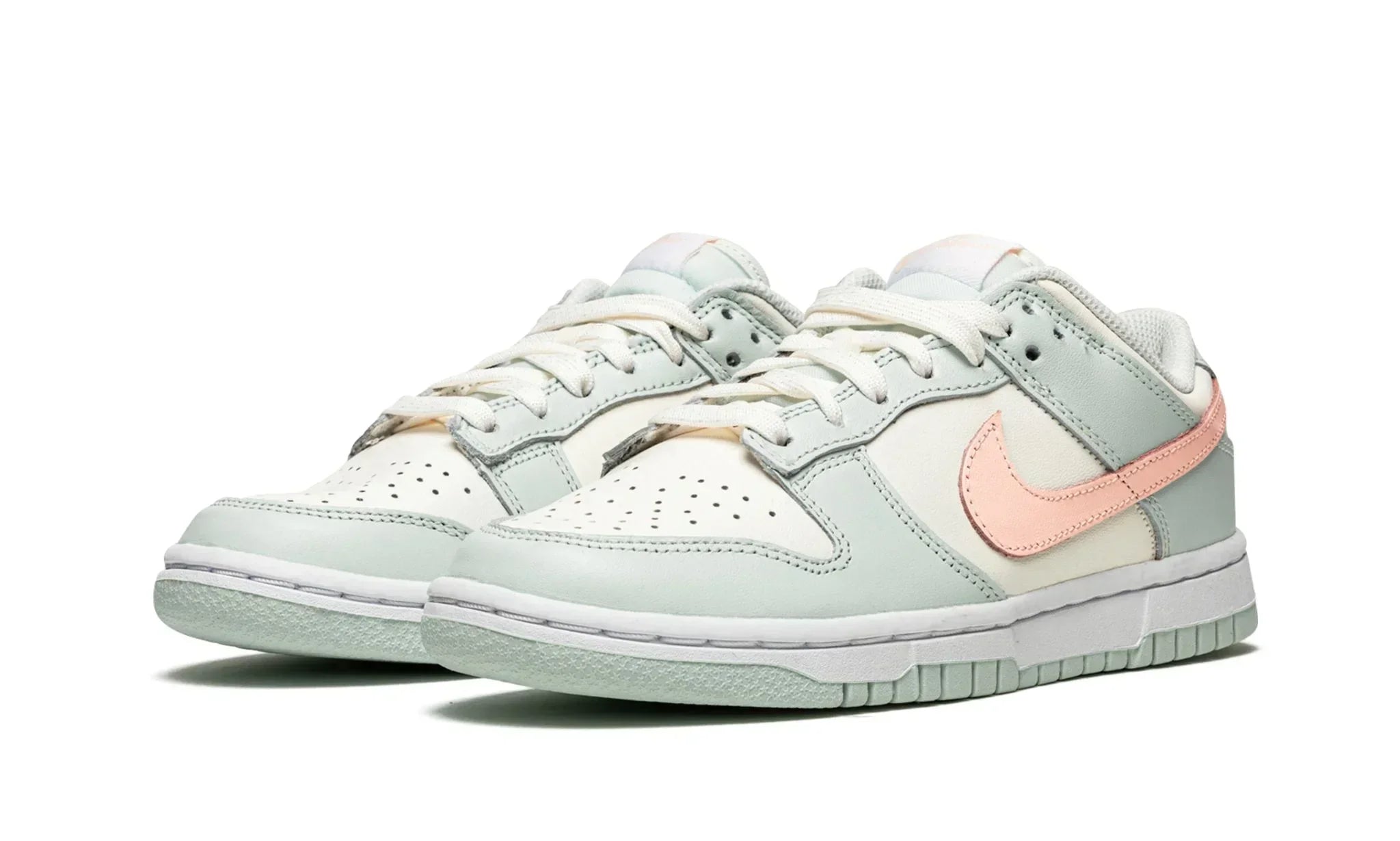 Tênis Nike Dunk Low Feminino "Barely Green" Verde - DD1503-104