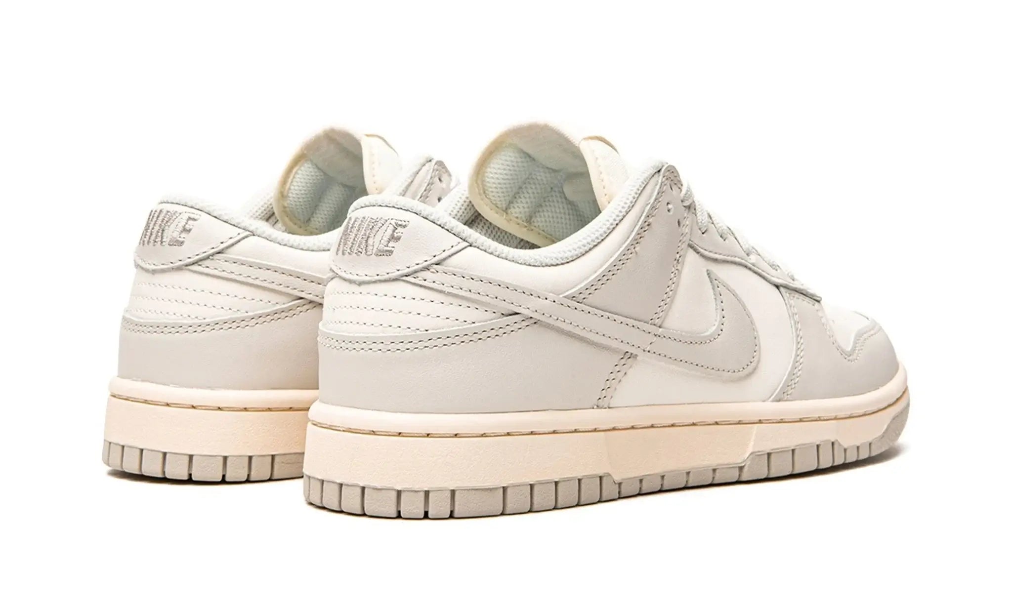 Tênis Nike Dunk Low Feminino "Light Bone" Cinza - DD1503-107