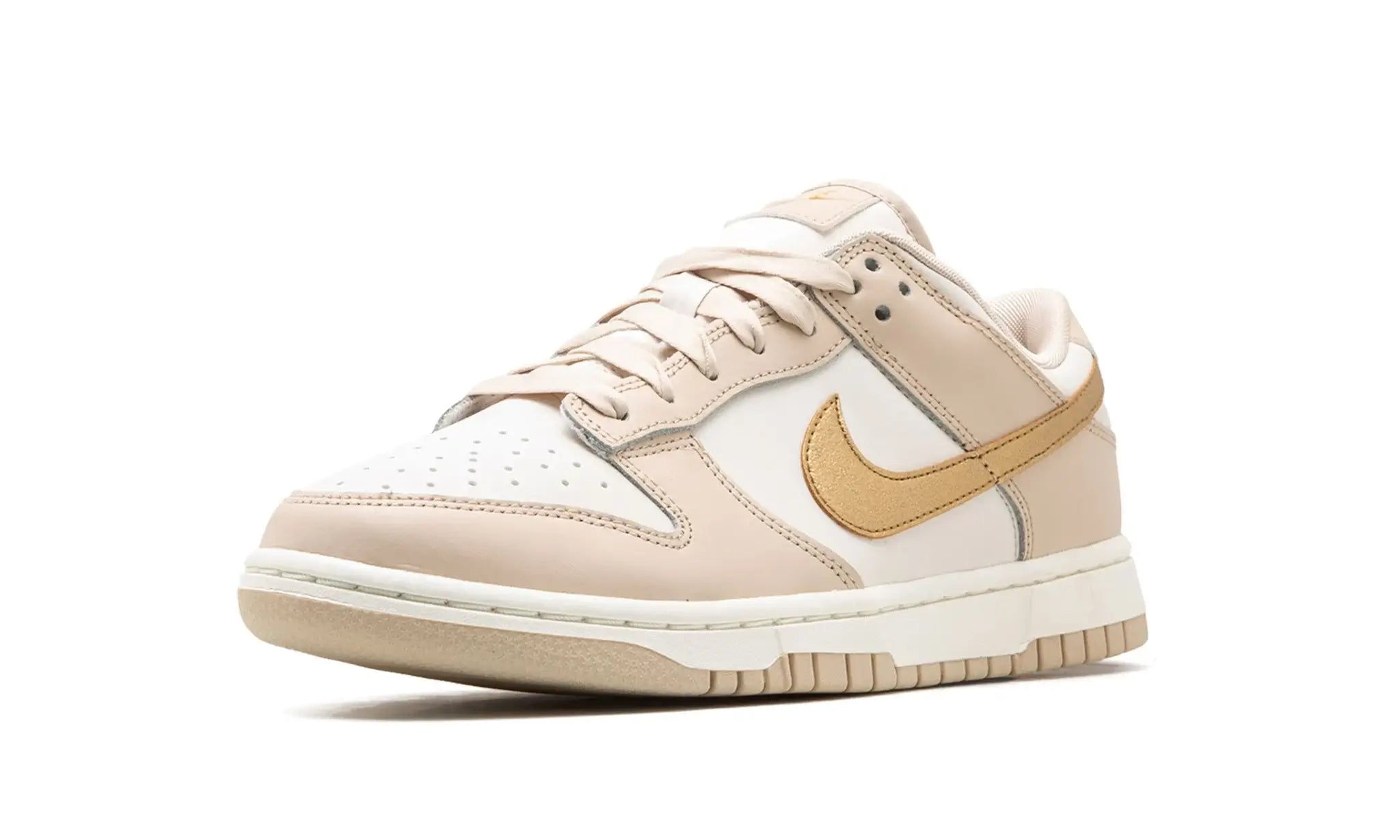 Tênis Nike Dunk Low Feminino "Metallic Gold" Dourado - DX5930-001