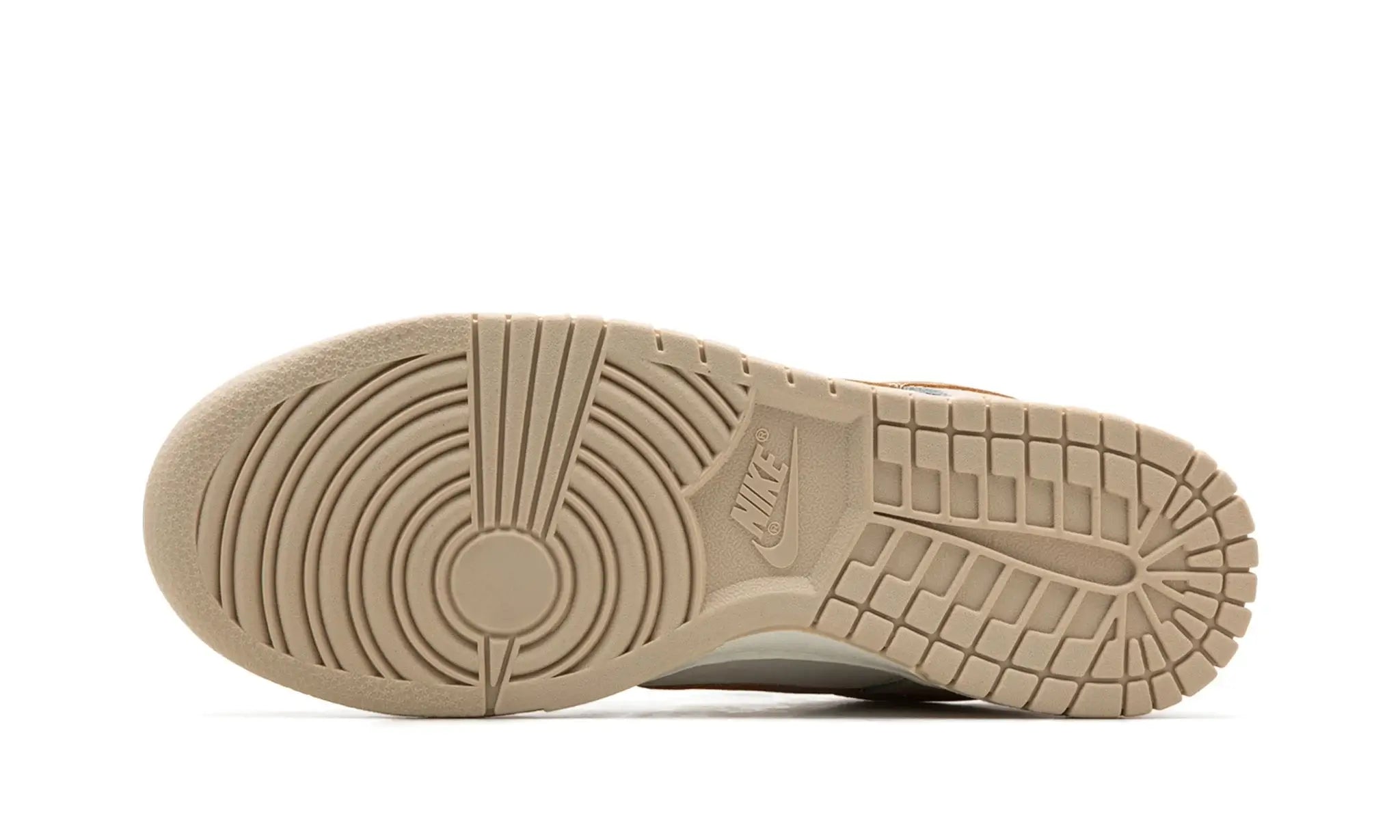 Tênis Nike Dunk Low Feminino "Metallic Gold" Dourado - DX5930-001