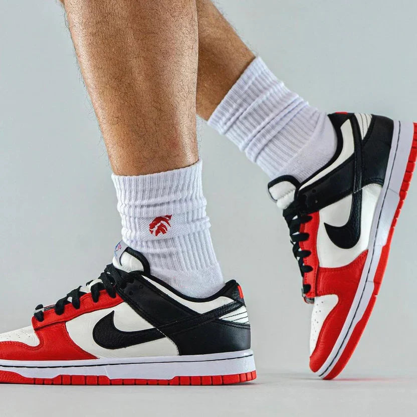 Tênis Nike Dunk Low x NBA "Chicago" Vermelho / Preto - DD3363-100
