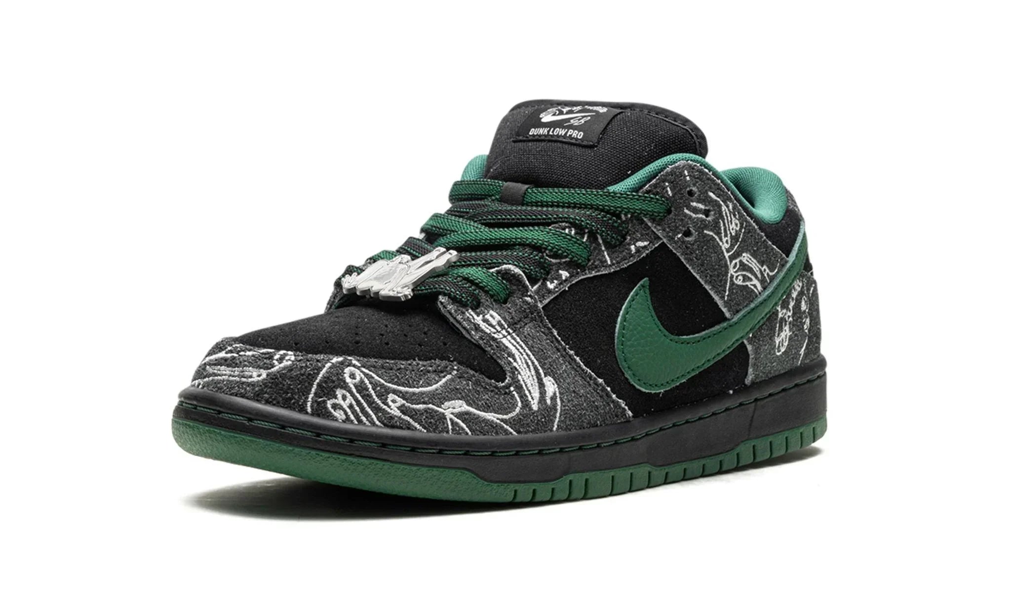 Tênis Nike Dunk Low SB "There Skateboards" Preto / Verde - HF7743-001